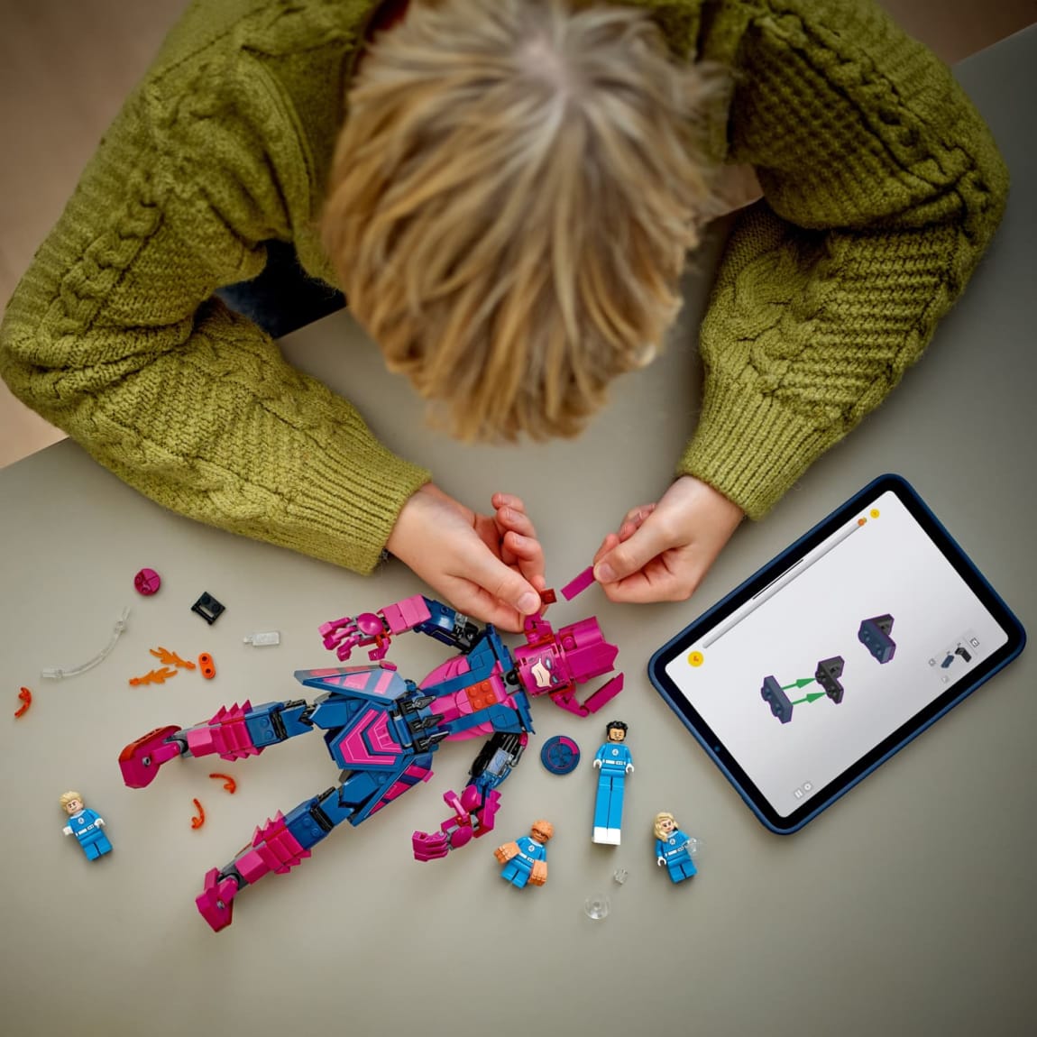 430756-lego-marvel-fantastic-four-vs-galactus-construction-figure-3