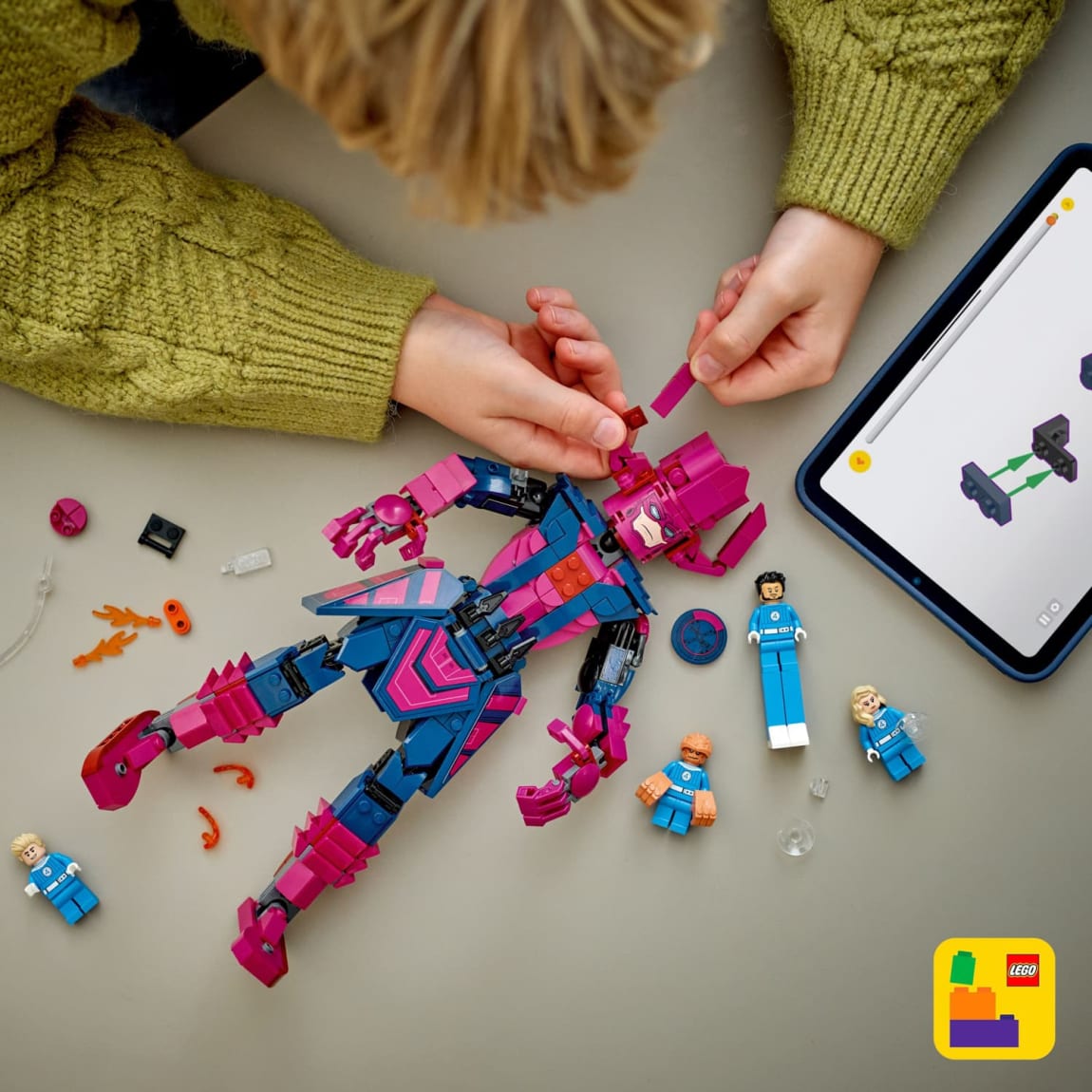 430756-lego-marvel-fantastic-four-vs-galactus-construction-figure-6