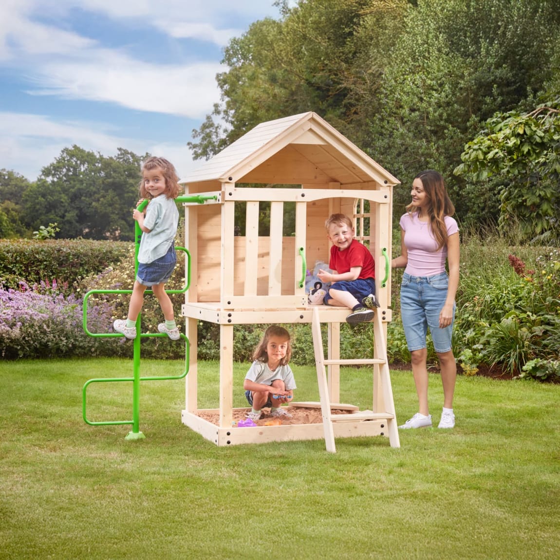 430968-wooden-house-with-climber-and-sand-pit