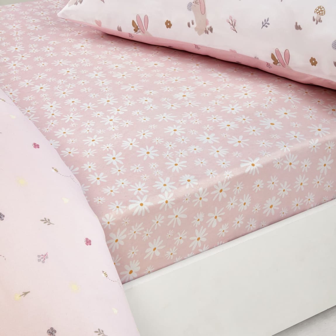 431153-printed-sheet-pink-daisy