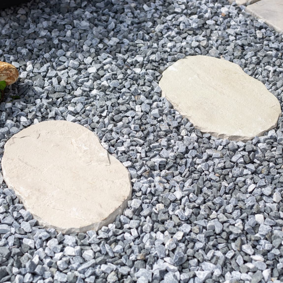 431455-random-stepping-stone-sand-400mm-2