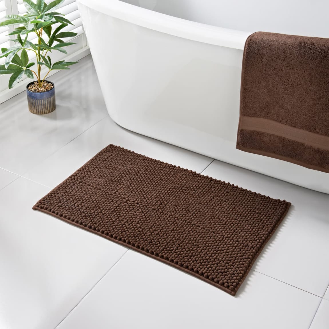 431701-signature-noodle-bath-mat-chocolate