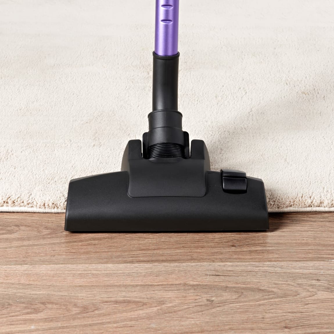 432831-goodmans-2in1-compact-vacuum-cleaner-4