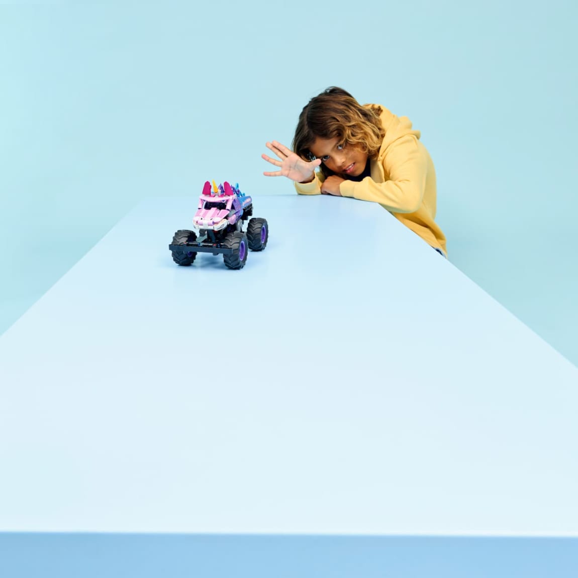 432928-lego-technic-monster-jam-sparkle-smash-pull-back-3