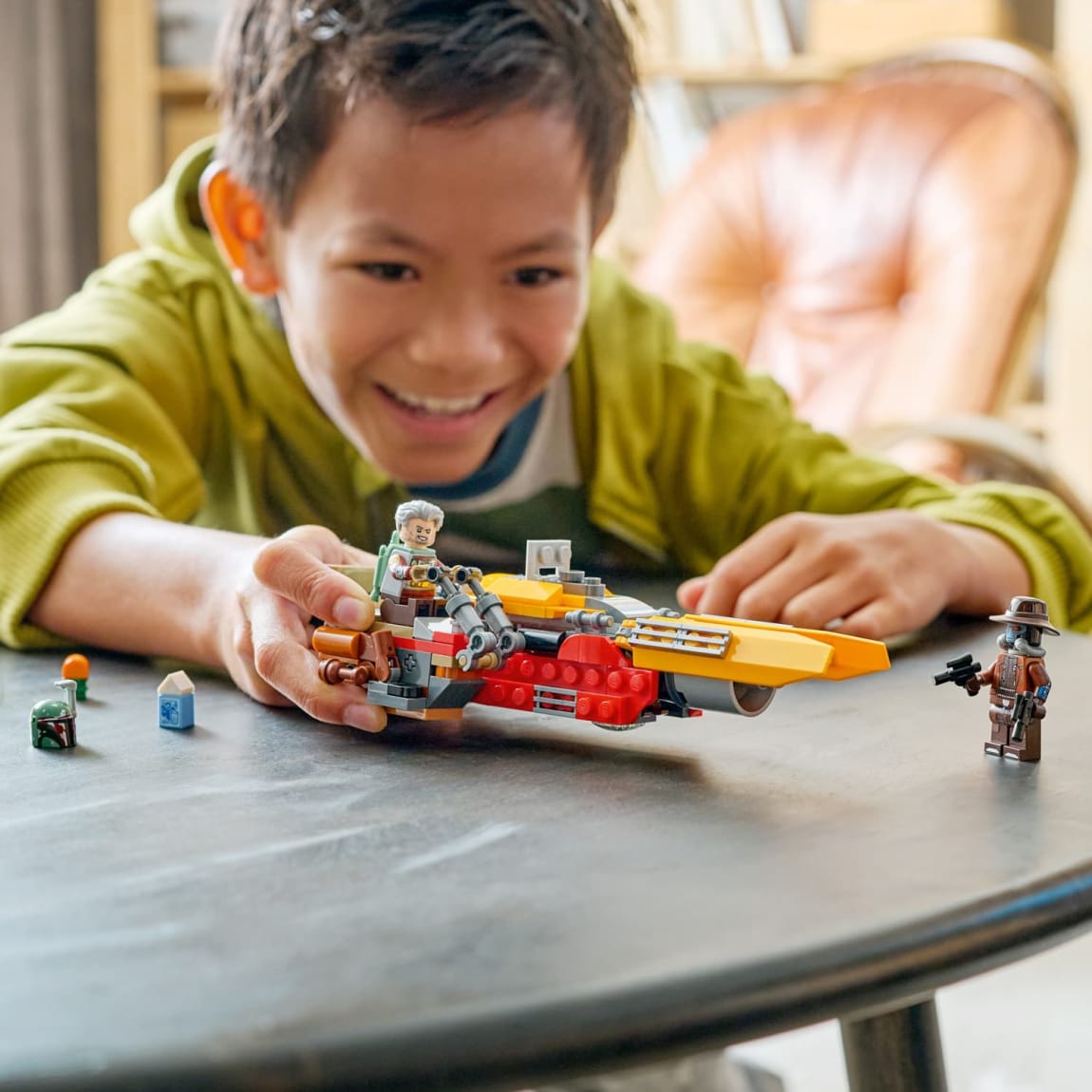 432935-lego-star-wars-cobb-vanths-speeder-2