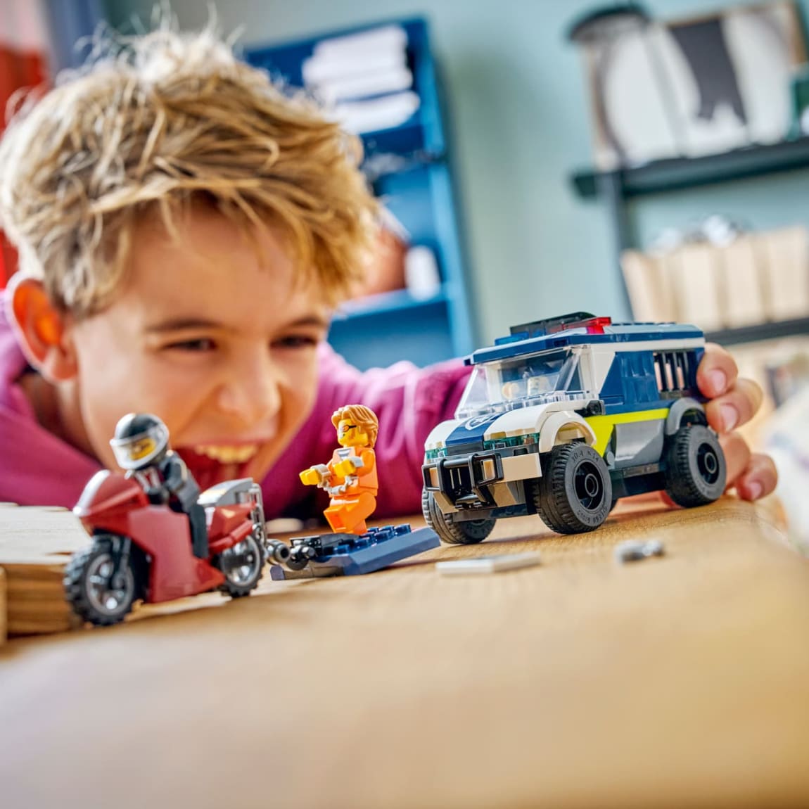 432956-police-prisoner-transport-van-9