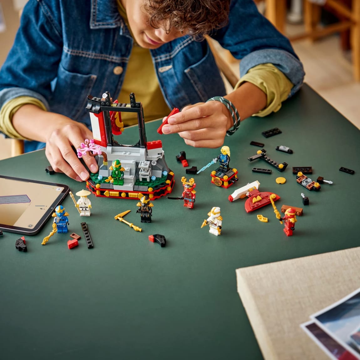 432957-lego-ninjago-ninja-character-display