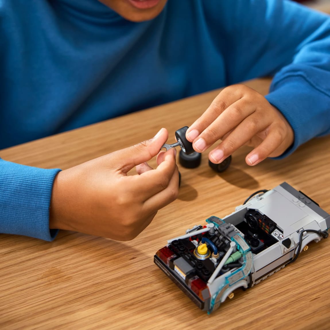 432977-lego-speed-champions-time-machine-from-back-to-the-future-5