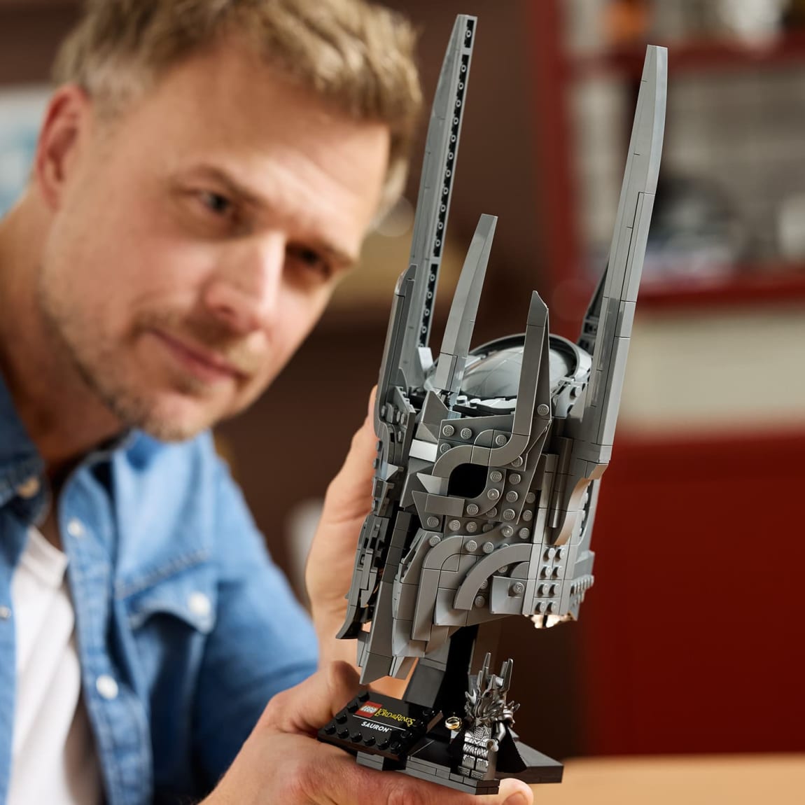 433717-the-lord-of-the-rings-saurons-helmet-11373-5