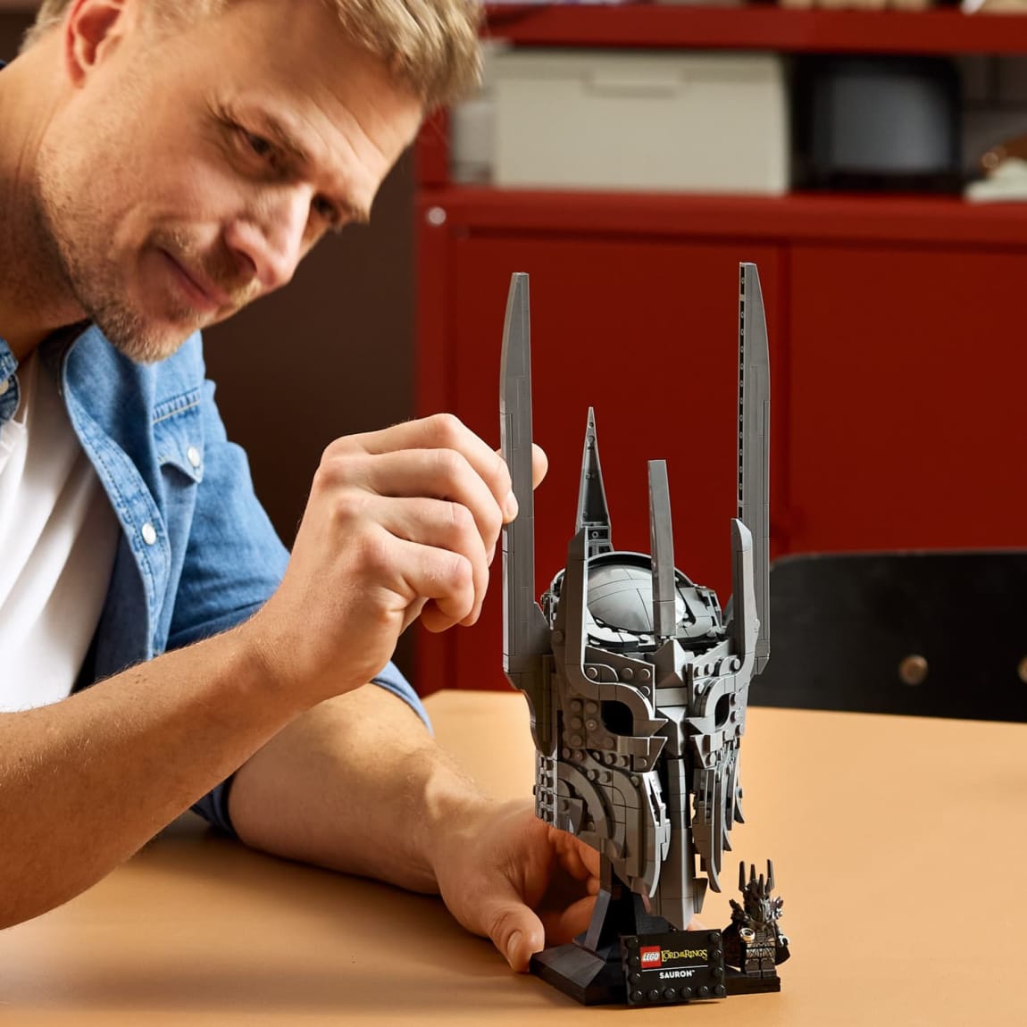 433717-the-lord-of-the-rings-saurons-helmet-11373-6