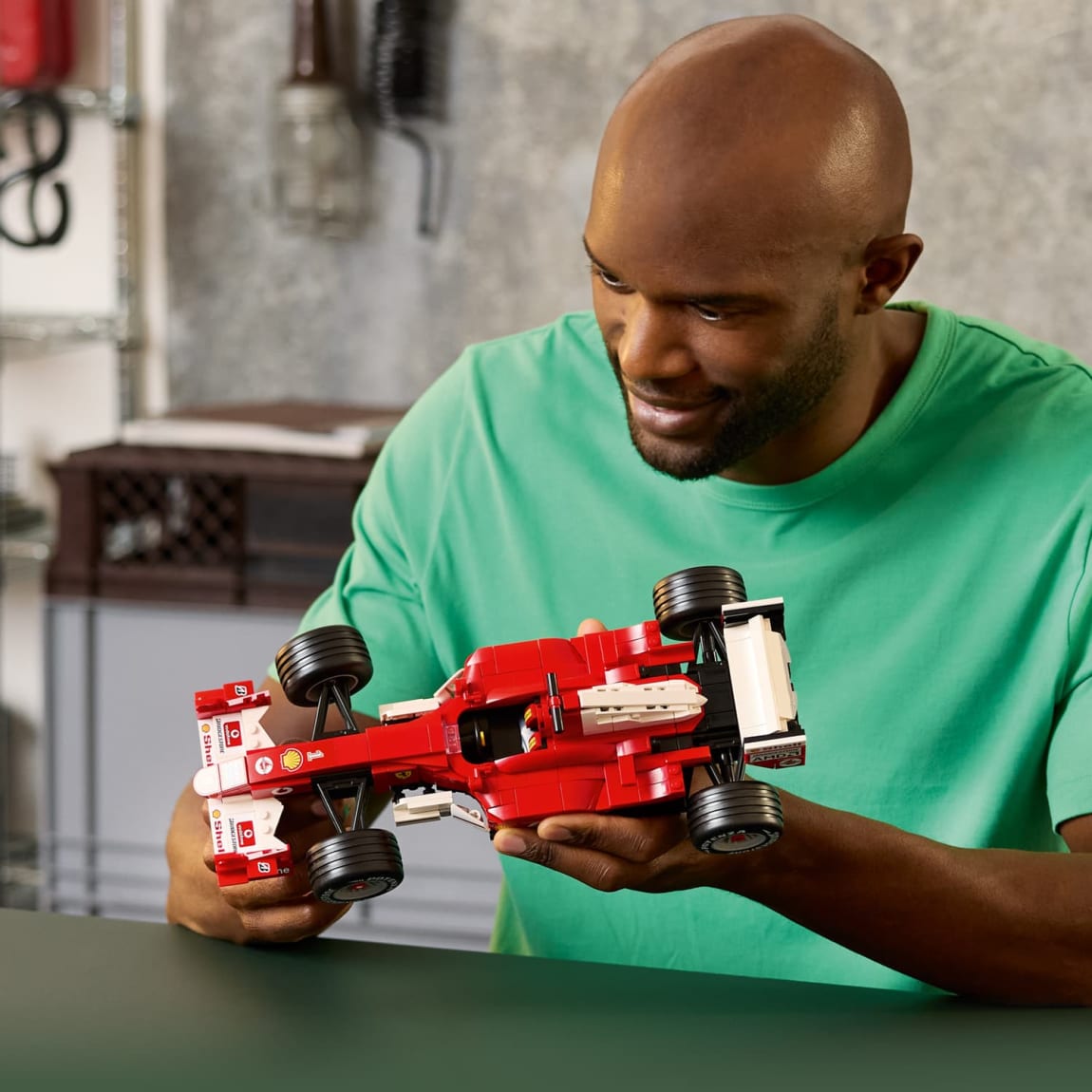 433718-ferrari-f2004-and-michael-schumacher-11375-10