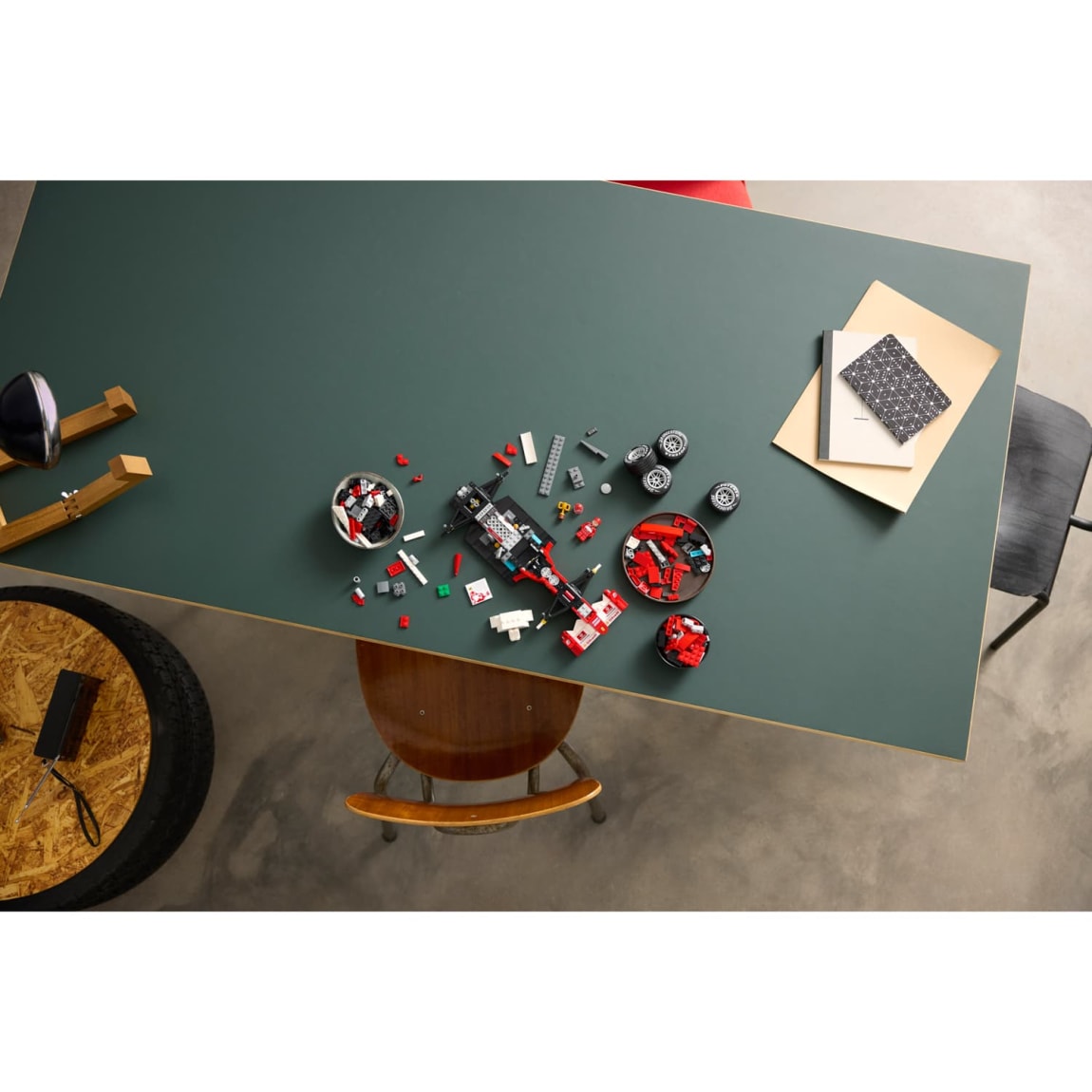 433718-ferrari-f2004-and-michael-schumacher-11375-2