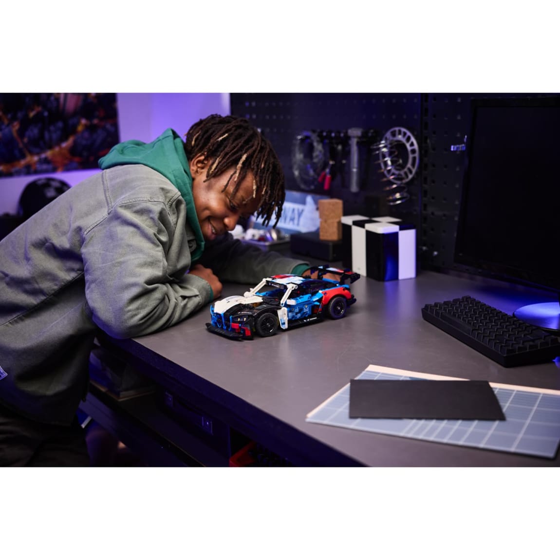 433722-bmw-m4-gt3-evo-race-car-42226-3