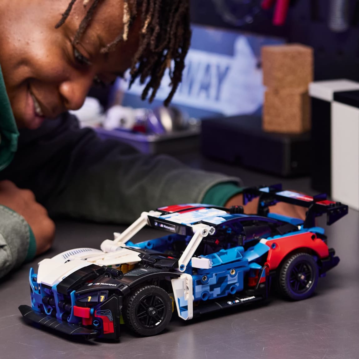 433722-bmw-m4-gt3-evo-race-car-42226-9