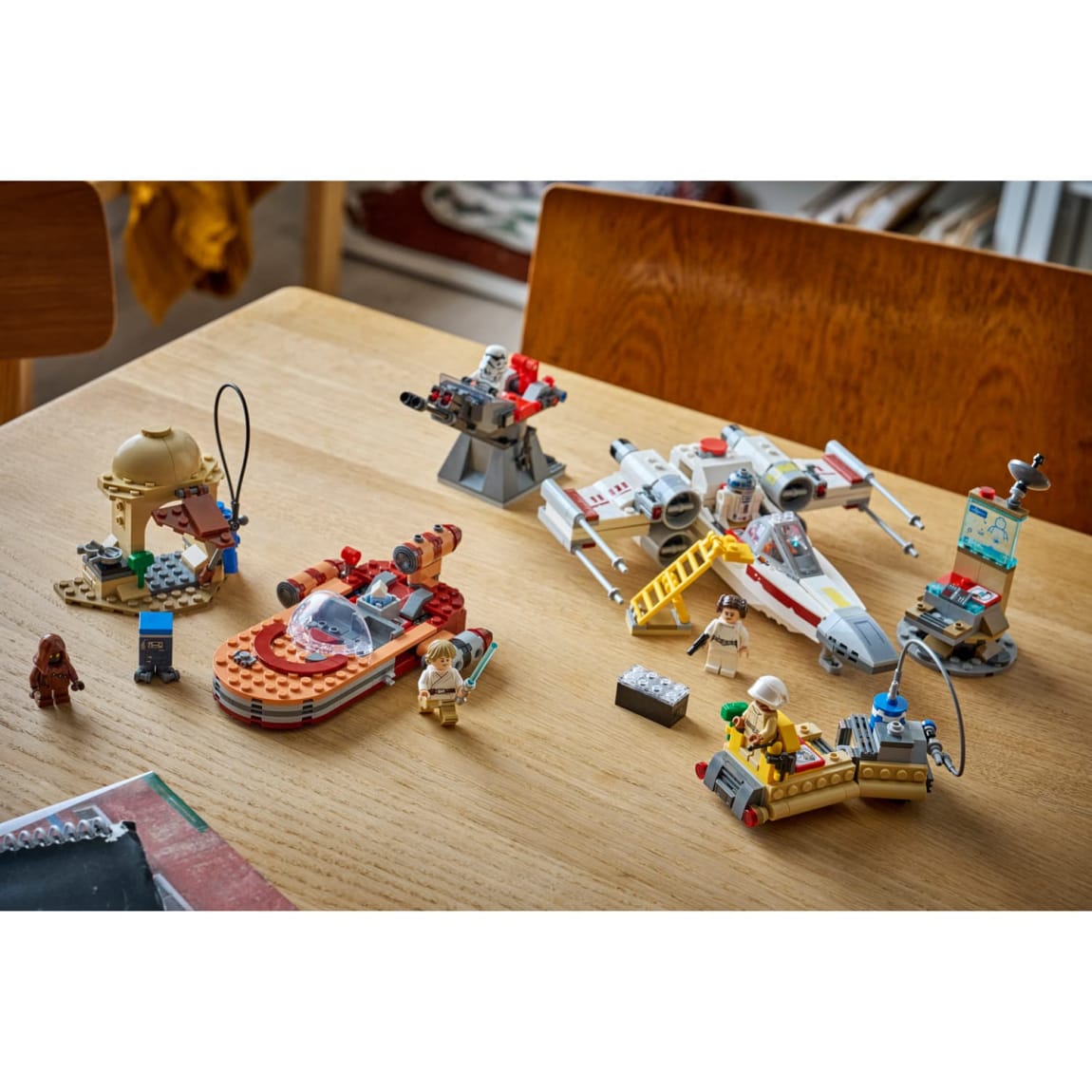 433726-lego-smart-play-lukes-landspeeder-75420-4