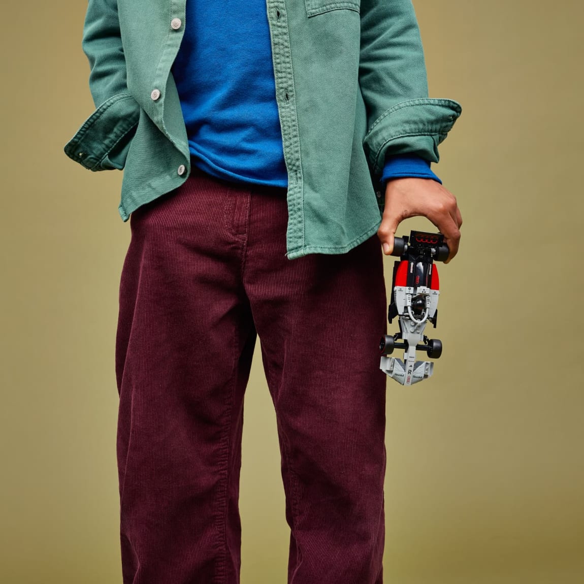 433731-lego-audi-revolut-f1-team-r26-race-car-77259-3