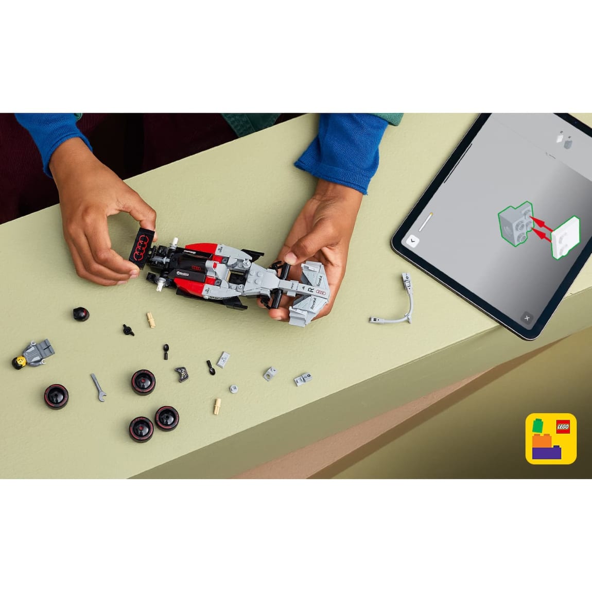 433731-lego-audi-revolut-f1-team-r26-race-car-77259-4