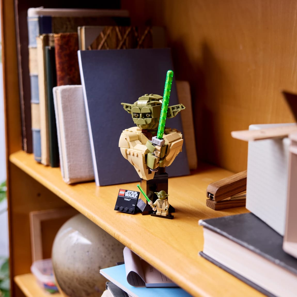 433732-lego-yoda-bust-75438-3