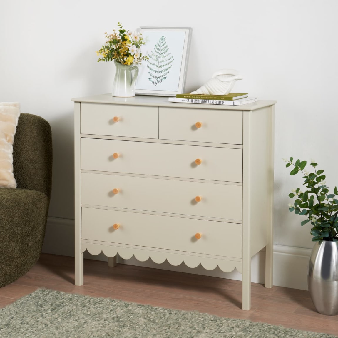 434330-home-collection-amelia-scalloped-5-drawer-chest-2