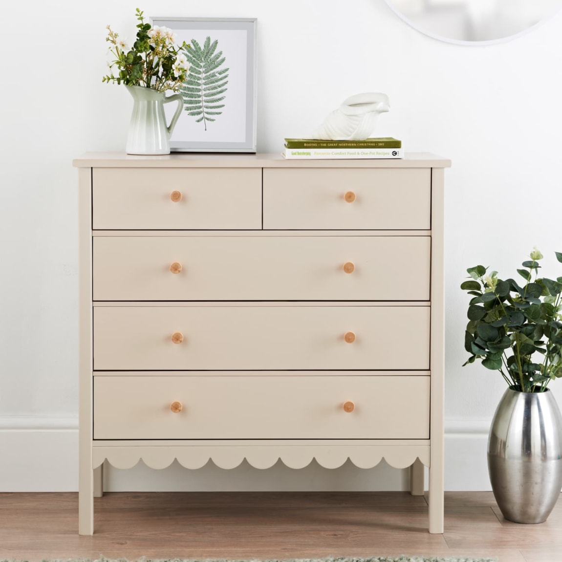 434330-home-collection-amelia-scalloped-5-drawer-chest