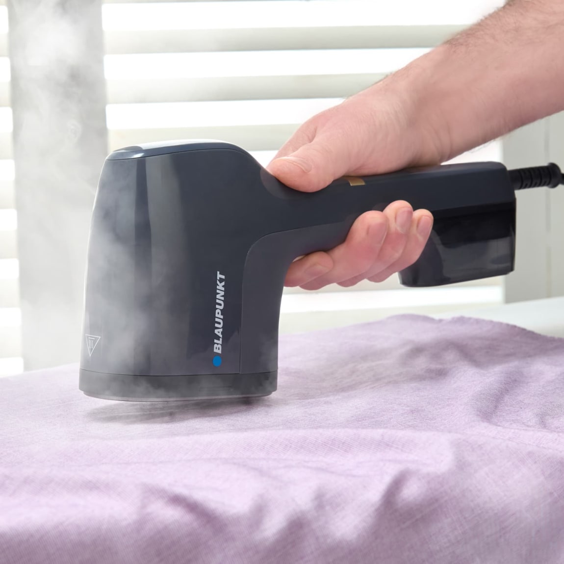 434890-blaupunkt-garment-steamer-4