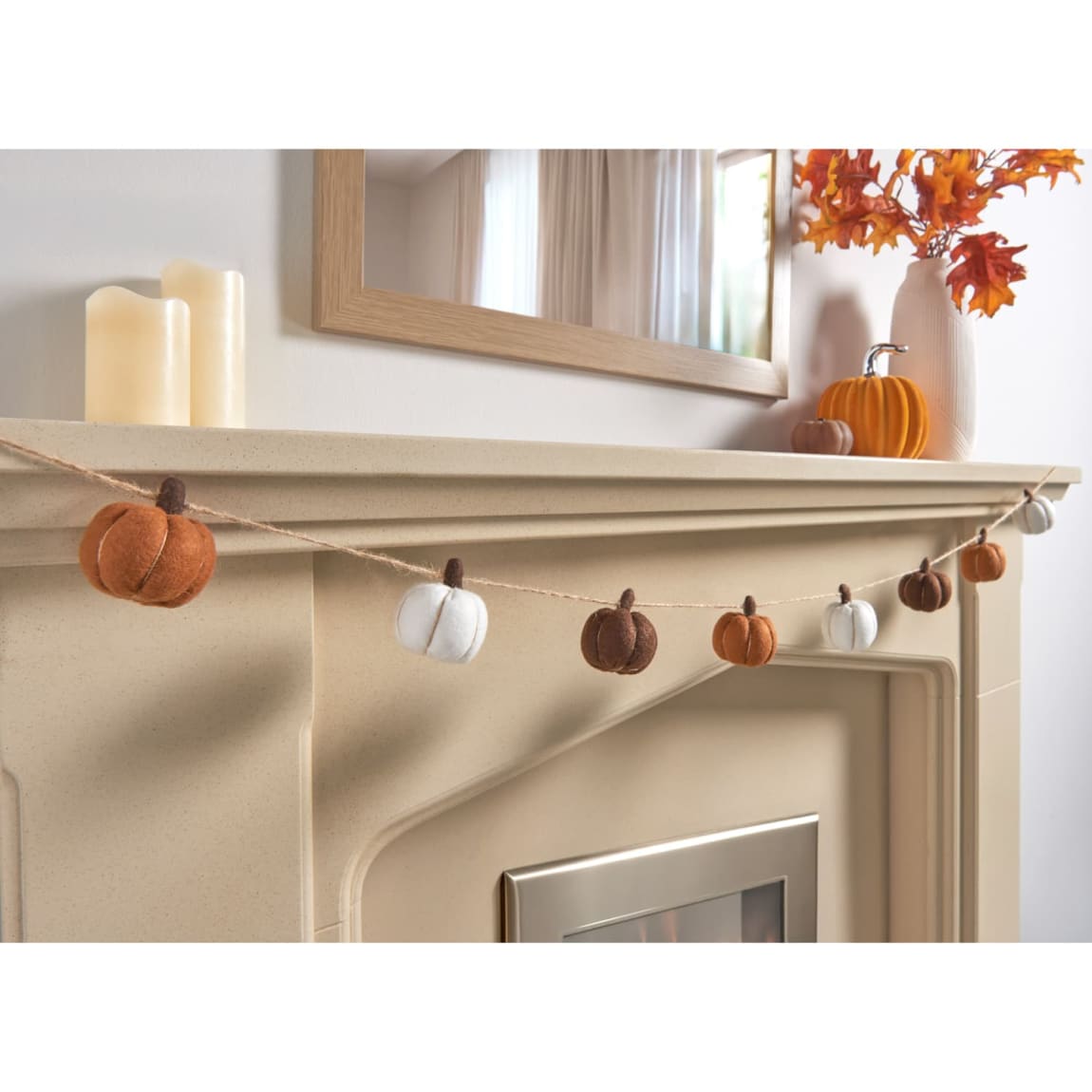 434952-felt-pumpkin-garland-1_5m1