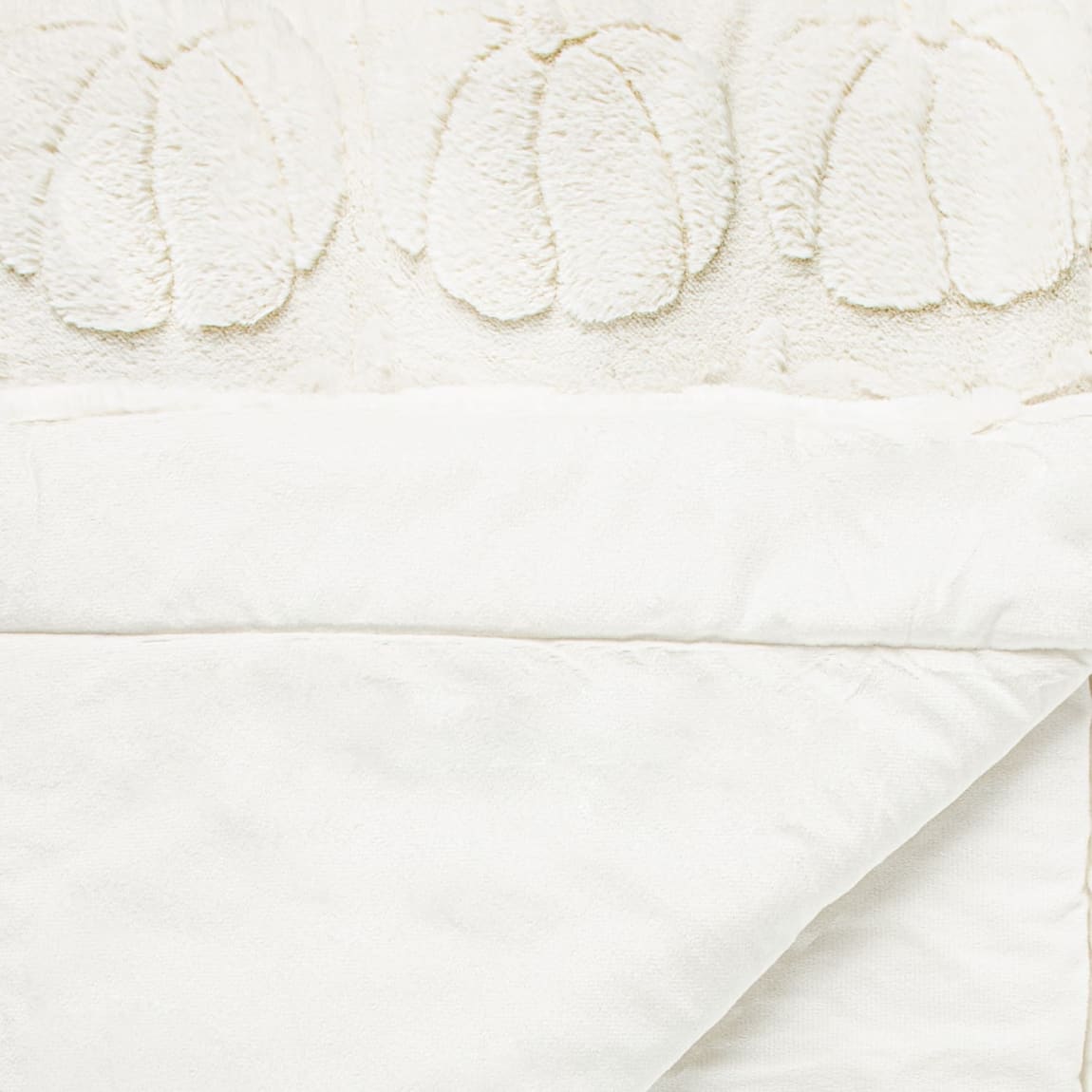 435099-faux-fur-pumpkin-throw-4