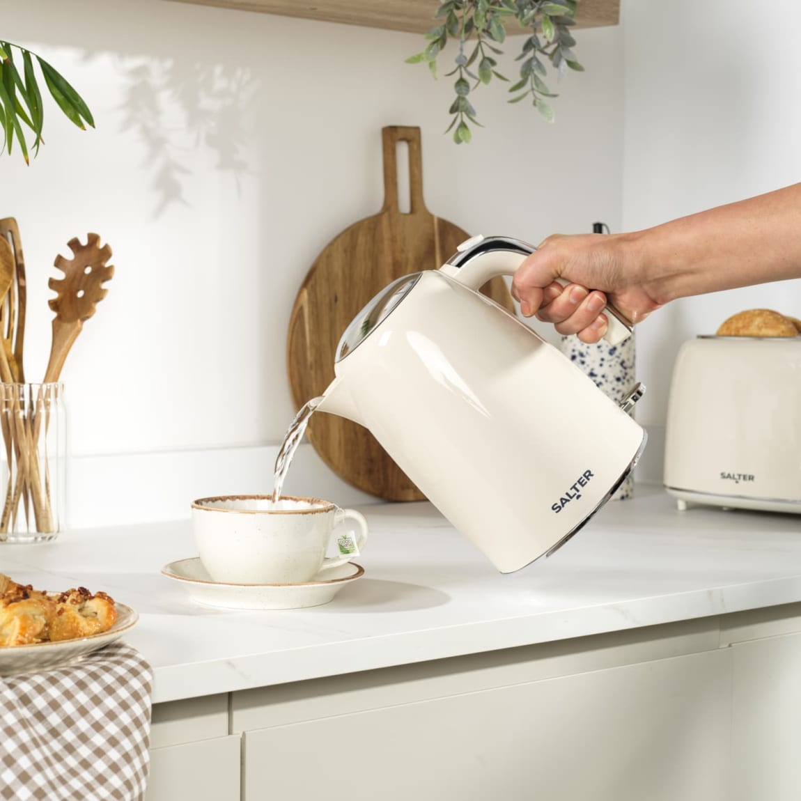 435150-salter-cream-1_7l-kettle-3