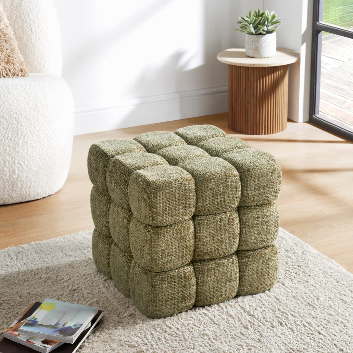 435617-cube-pouffe