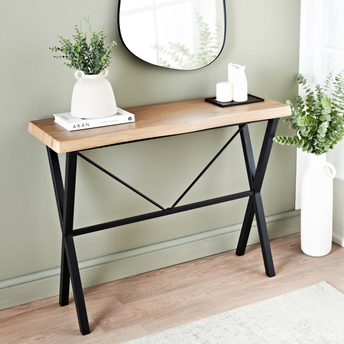 435630-harlow-console