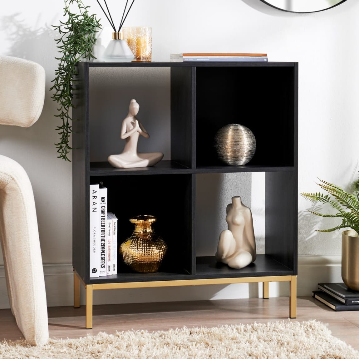 436194-black-4-cube-with-gold-feet