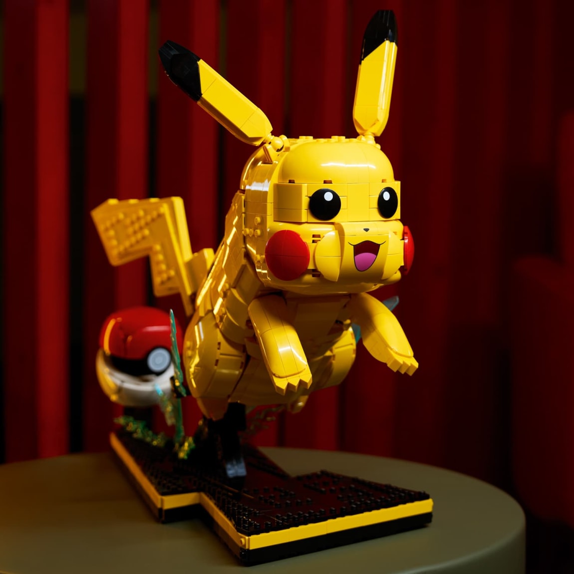 436610-lego-pikachu-and-pokeball-2