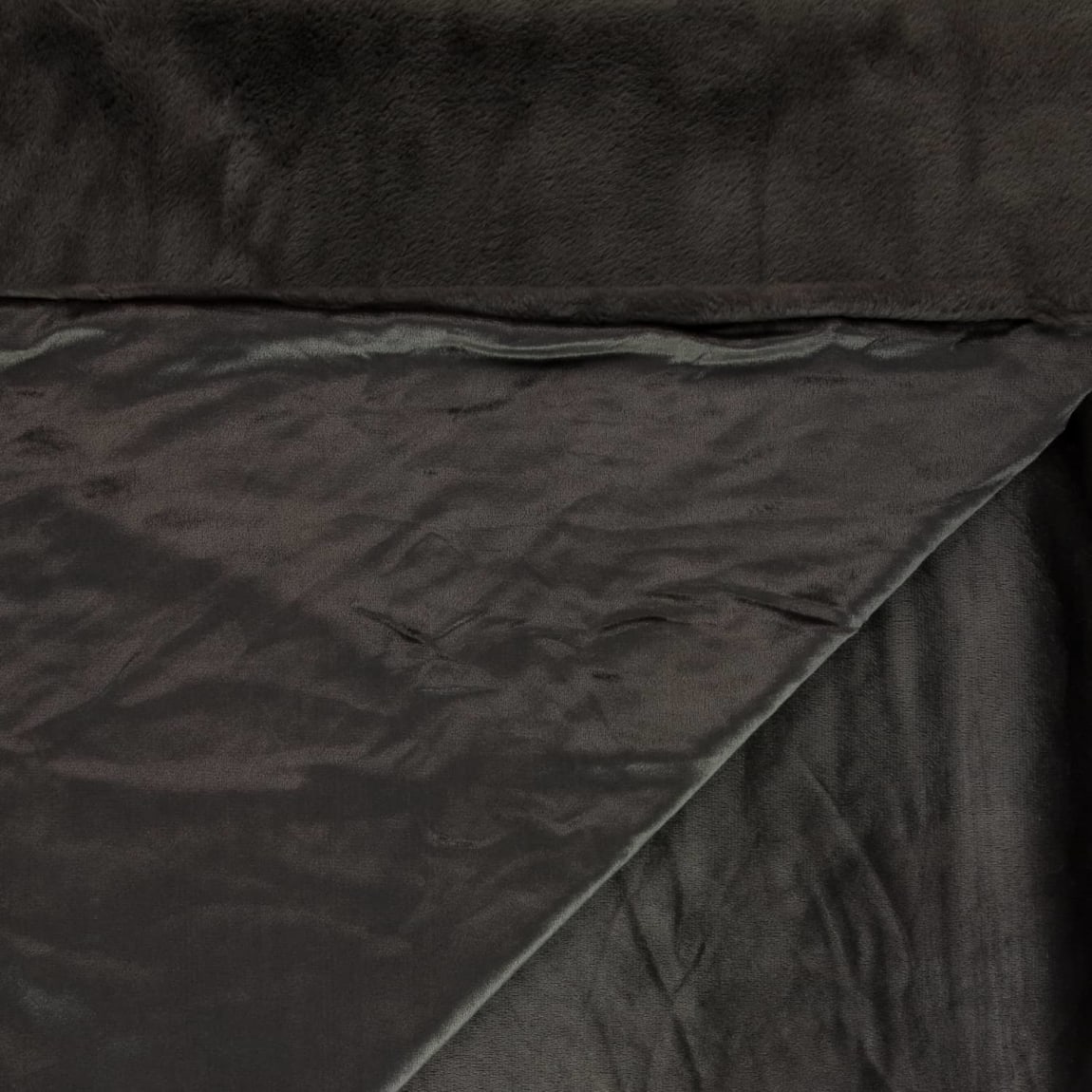 437070-black-bow-faux-fur-throw-3