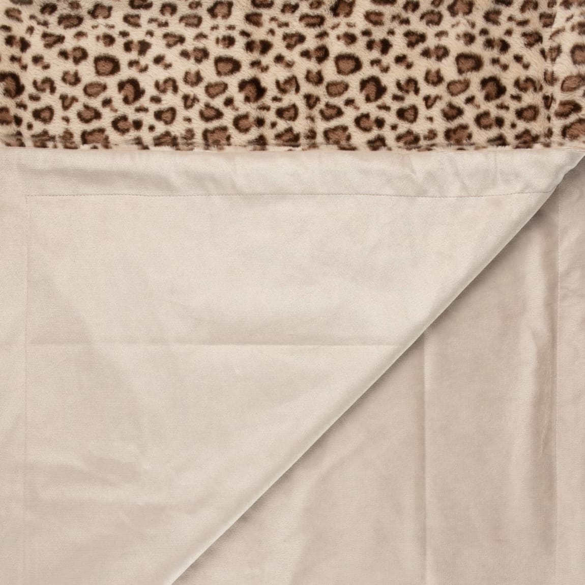 437129-faux-fur-leopard-throw-3