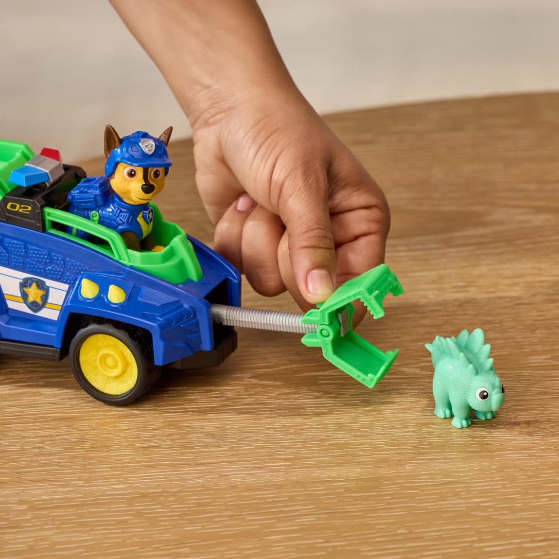 437260-paw-patrol-movie-themed-vehicle-56