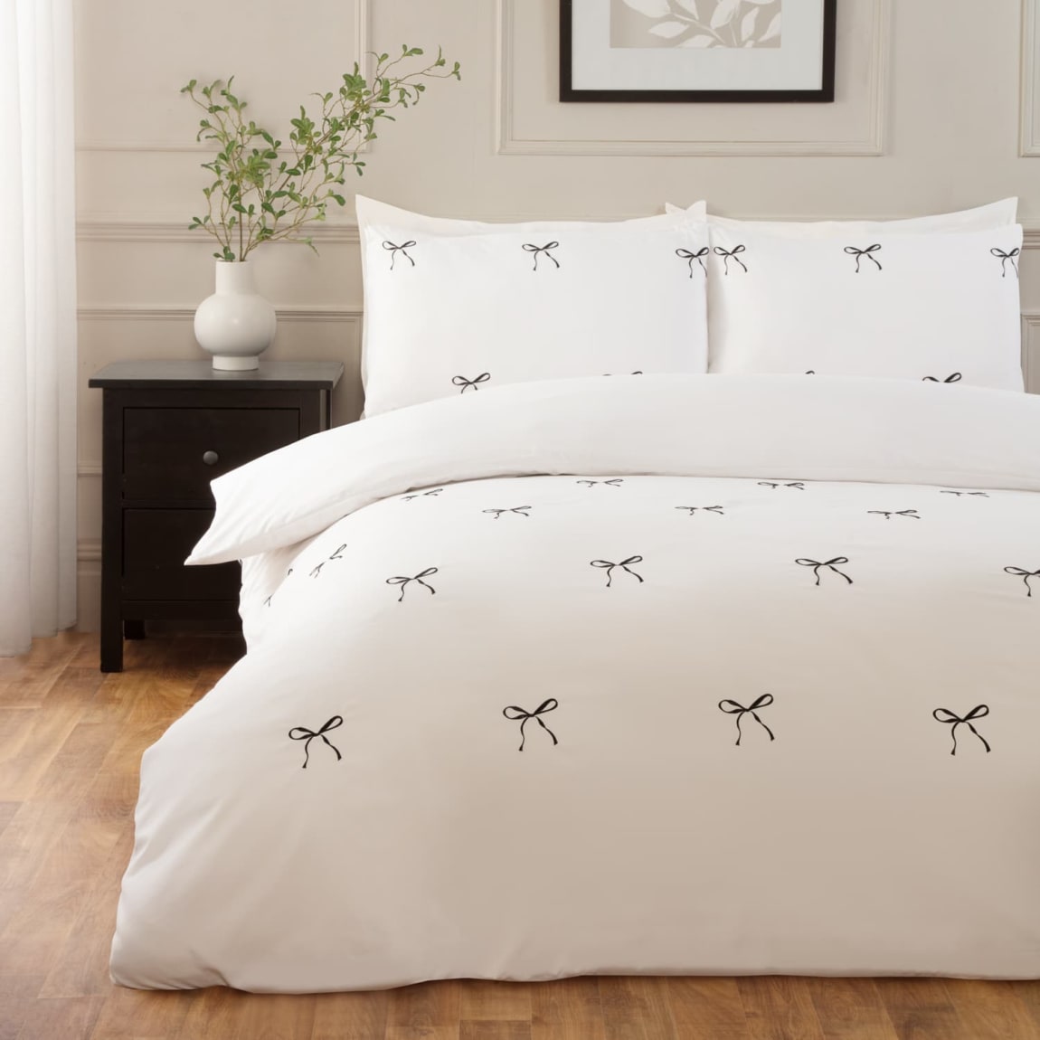 437300-437301-mono-bow-duvet-set-double-king