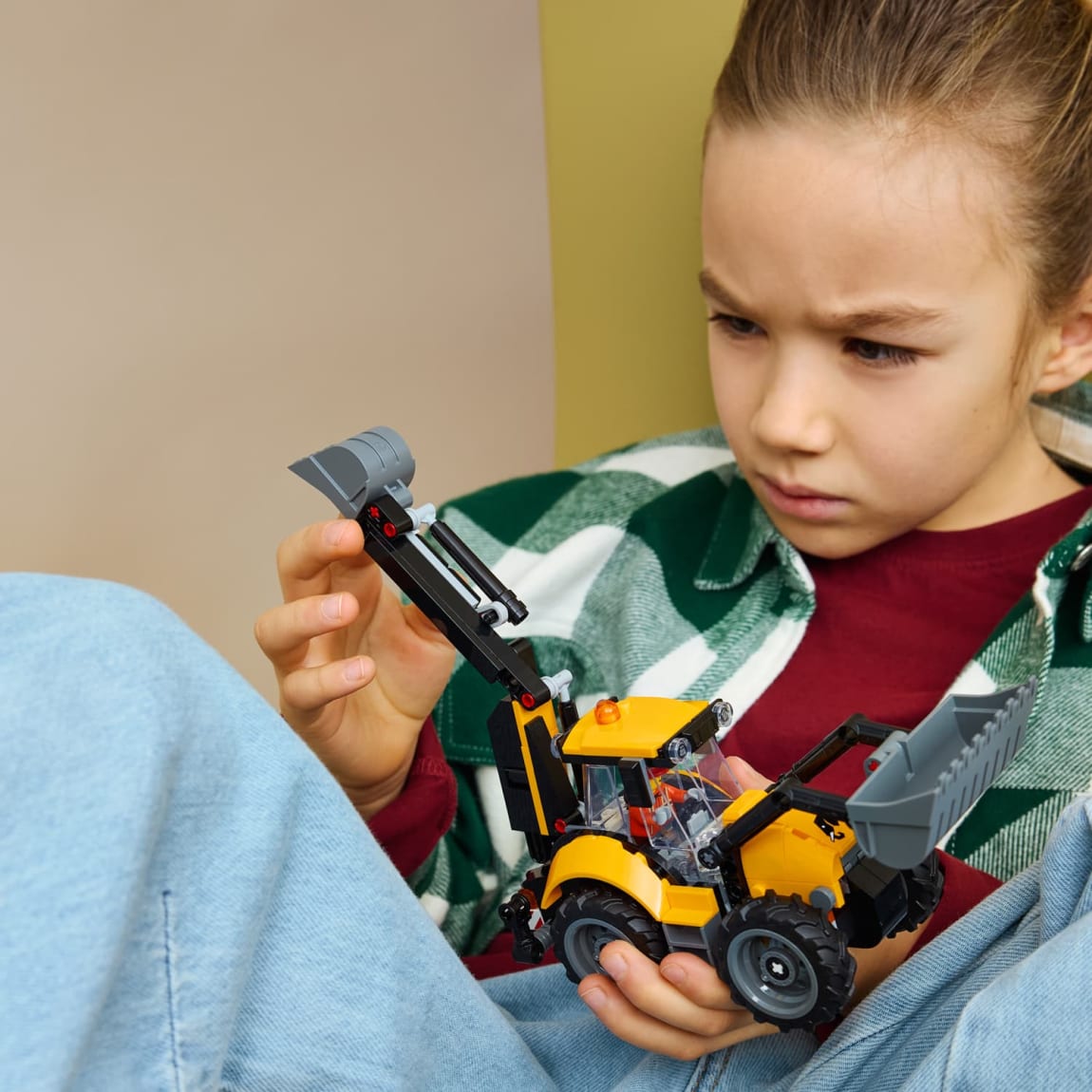 439305-lego-city-backhoe-loader-2