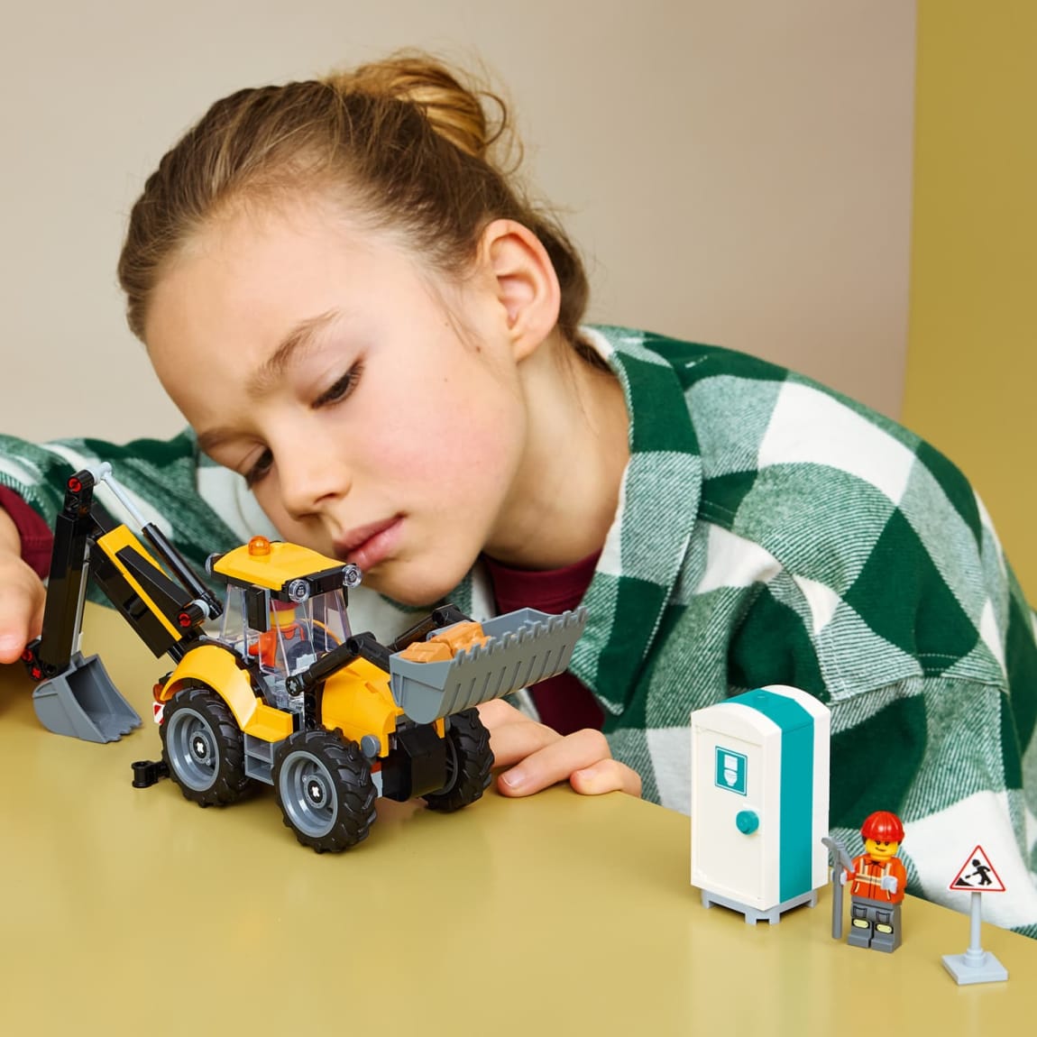 439305-lego-city-backhoe-loader-4