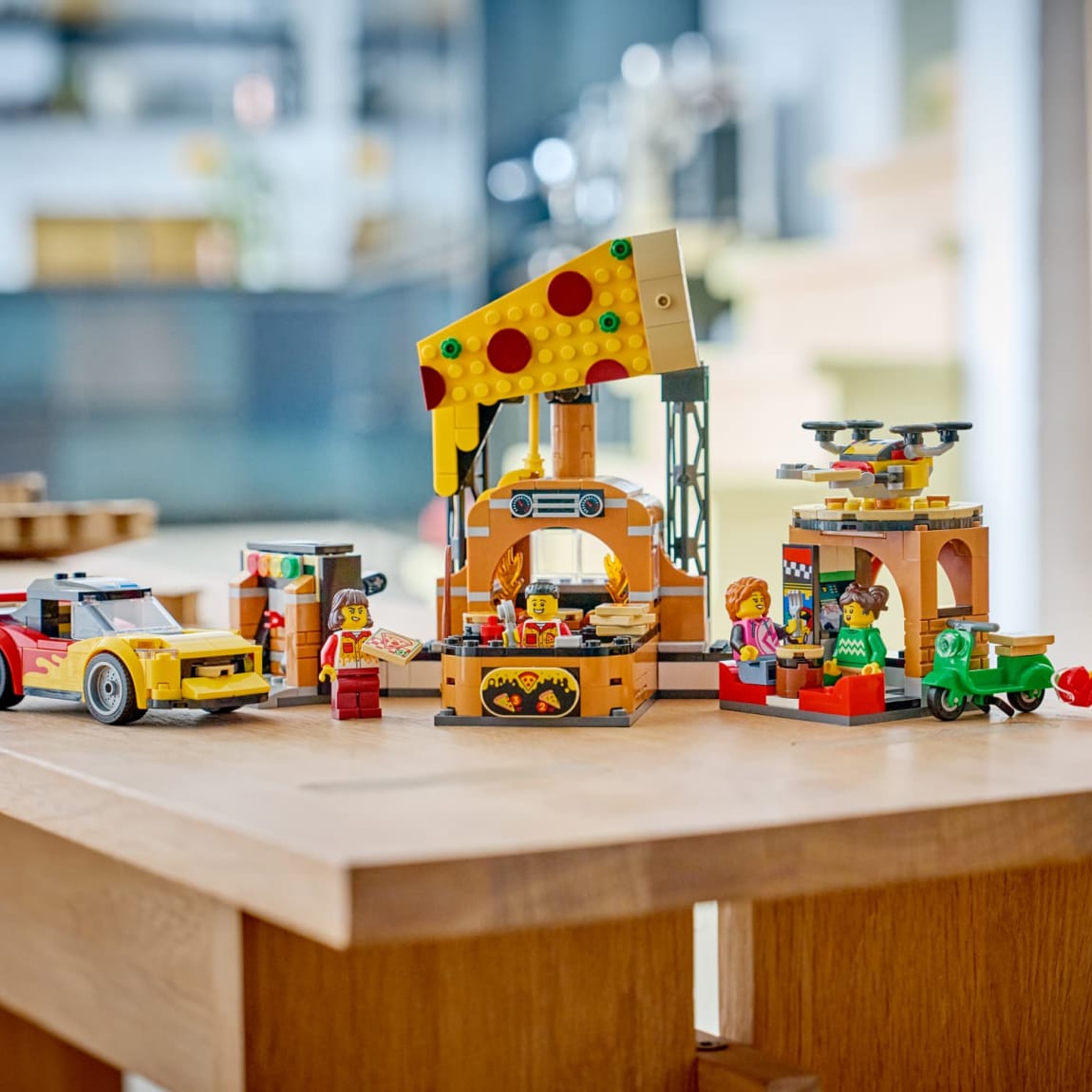 439322-lego-city-pizza-delivery-experience-2