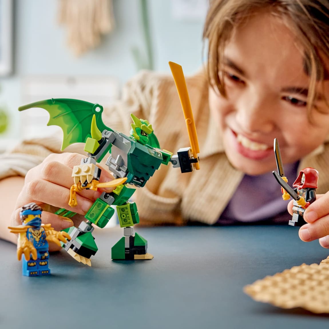 439324-lego-ninjago-lloyds-dragon-mech-battle-pack-5