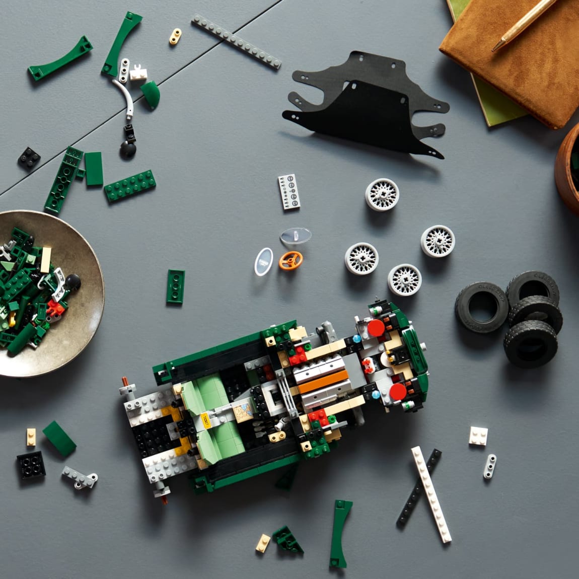 439341-lego-icons-jaguar-etype-9
