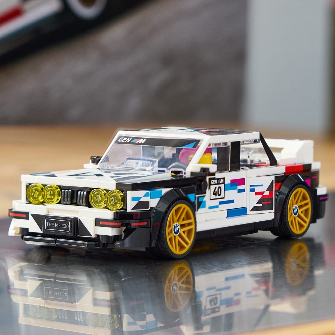 439360-lego-speed-champions-bmw-m3-e30-3
