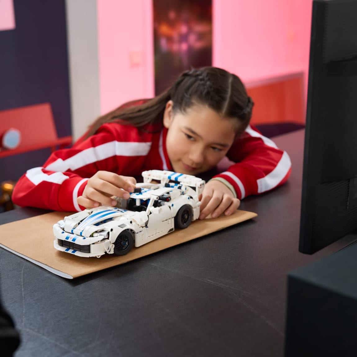 439363-lego-technic-dodge-viper-gts-r-sports-car