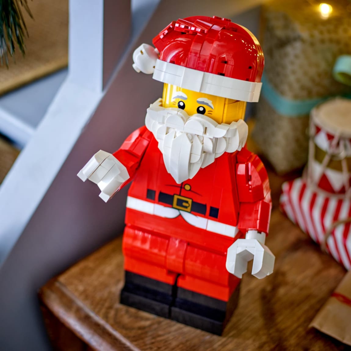 439373-lego-up-scaled-santa-minifigure-2