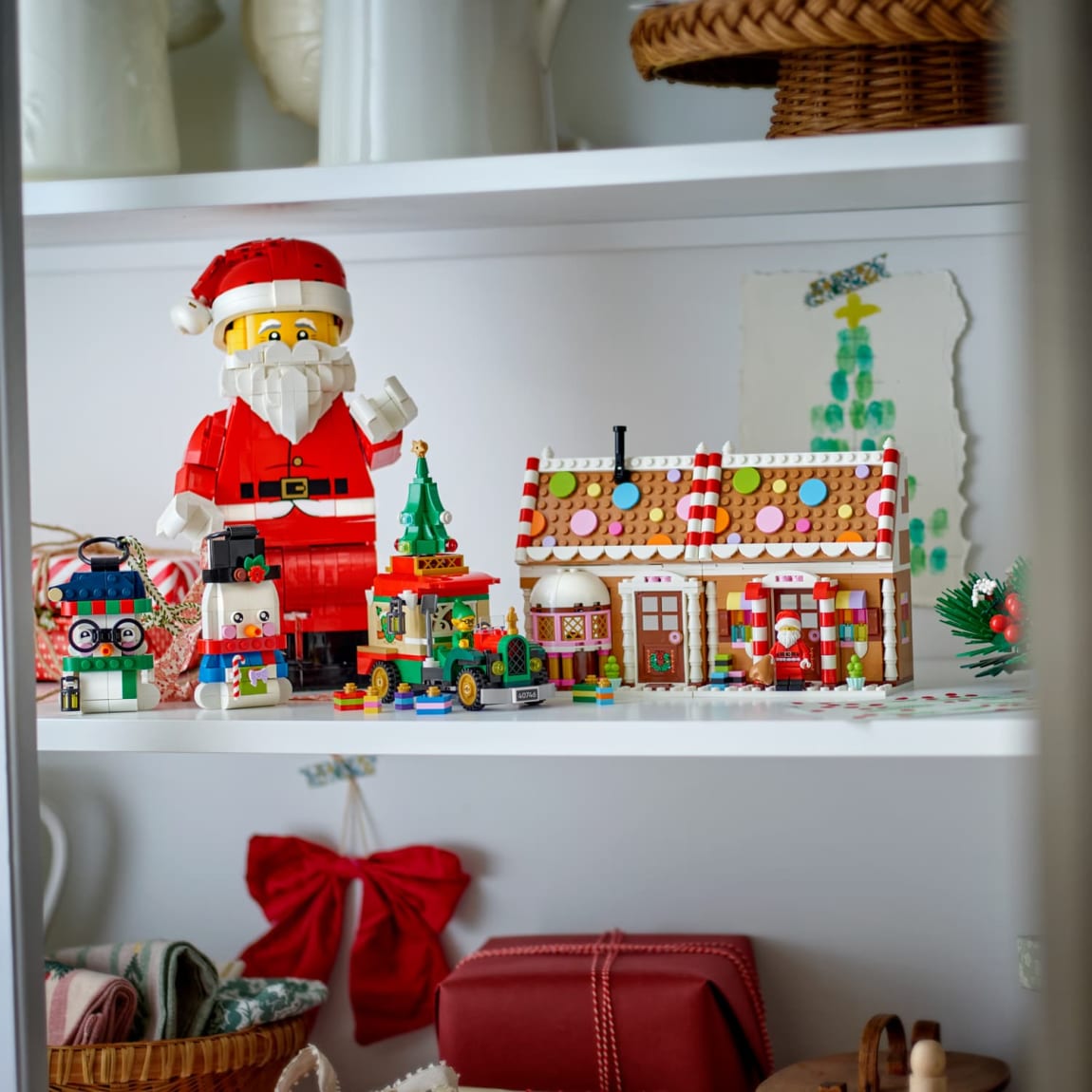 439373-lego-up-scaled-santa-minifigure-4