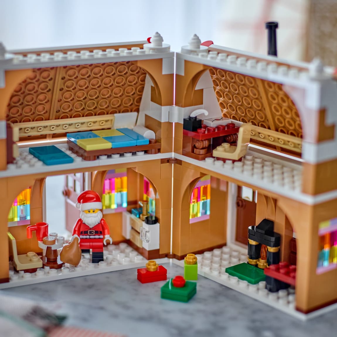 439374-lego-festive-gingerbread-house-2