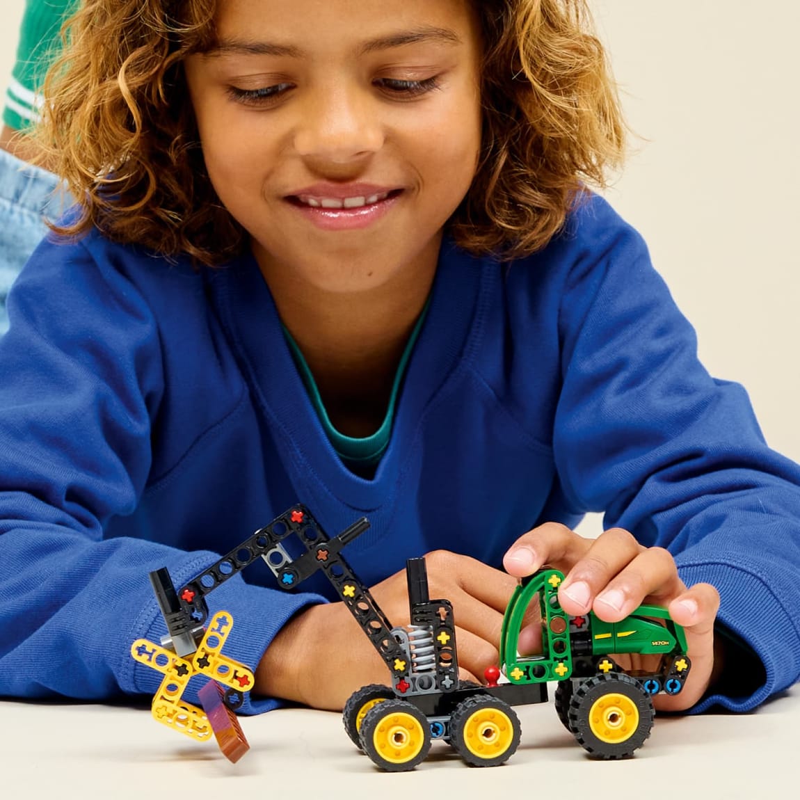 440246-lego-technic-john-deere-1470h-wheeled-harvester