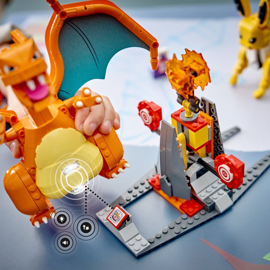 441726-lego-pokemon-smart-play-charizard-vs-jolteon-ultimate-battle-3
