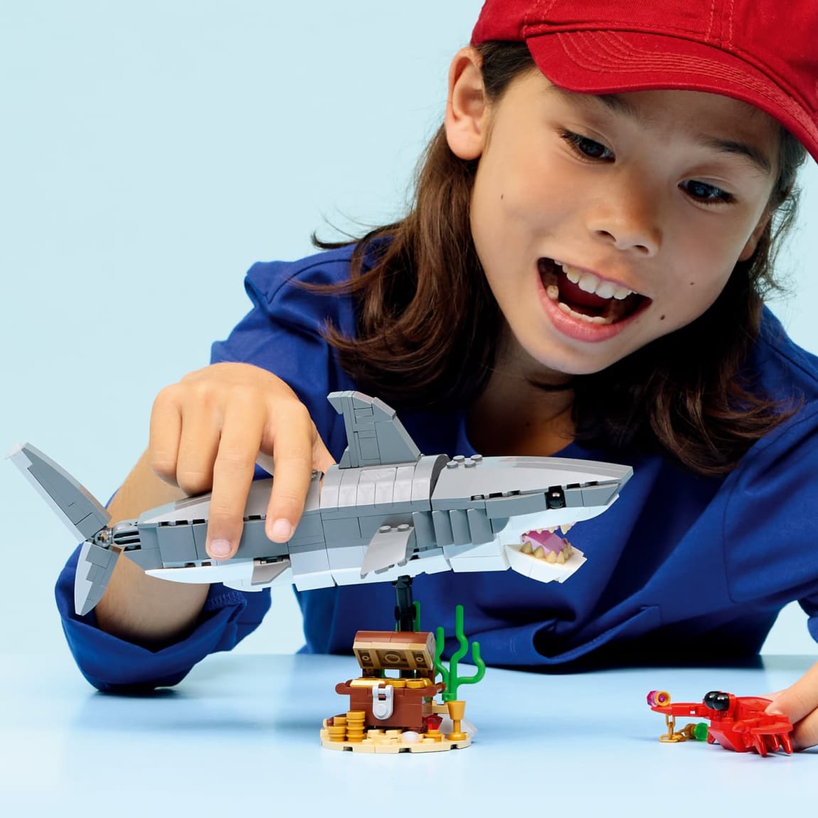 441862-lego-creator-fierce-shark-with-a-treasure-chest-3