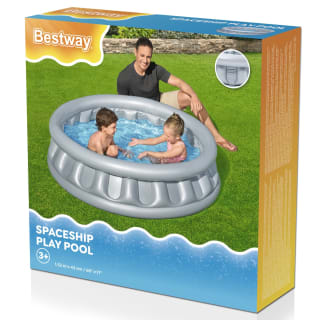 170307-spaceship-play-pool-2